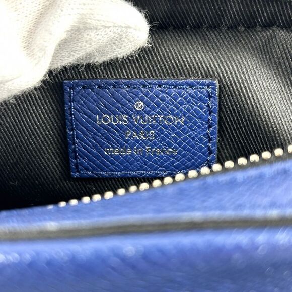 Louis Vuitton Shoulder Bag Men Taiga Lama Trio Messenger Shoulder Crossbody - Picture 5 of 7